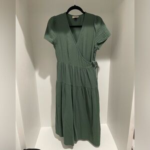 Universal Threads green wrap dress